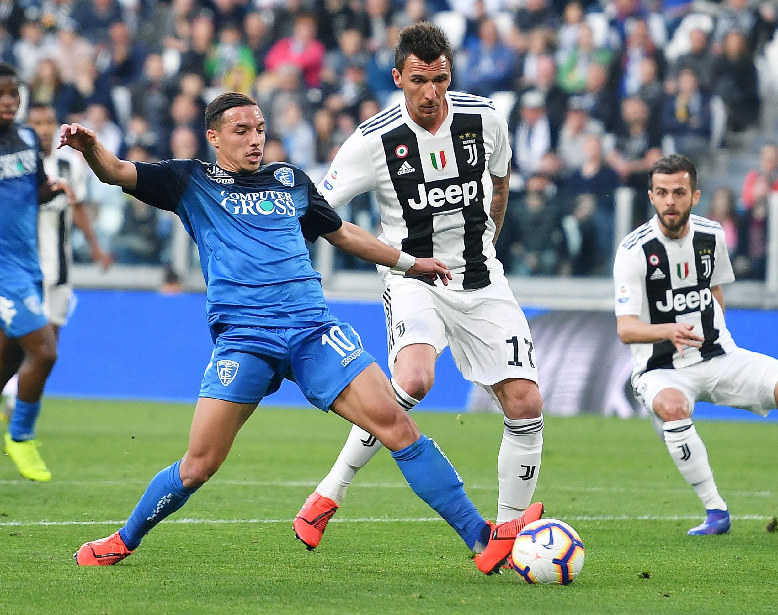 巴萨手握4球杀死晋级悬念 次回合或平局收场（巴萨四球优势几乎锁定晋级 次回合或以平局收尾）