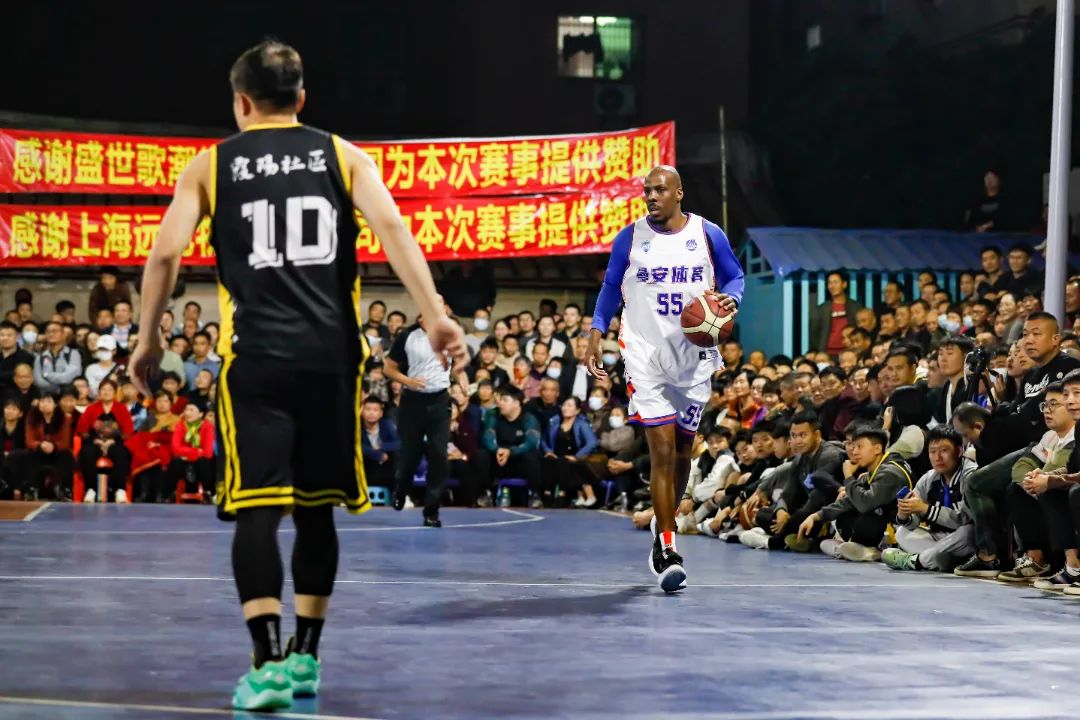 状态一般！阿夫迪亚14中7得到17分7板7助5失误5犯规（发挥平平：阿夫迪亚14投7中拿下17分7篮板7助攻，出现5失误5犯规）