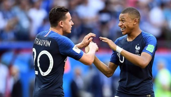 重回热刺主场并为个人壁画签名！孙兴慜：我感到无比荣幸（重返热刺主场为个人壁画签名，孙兴慜：倍感荣幸）