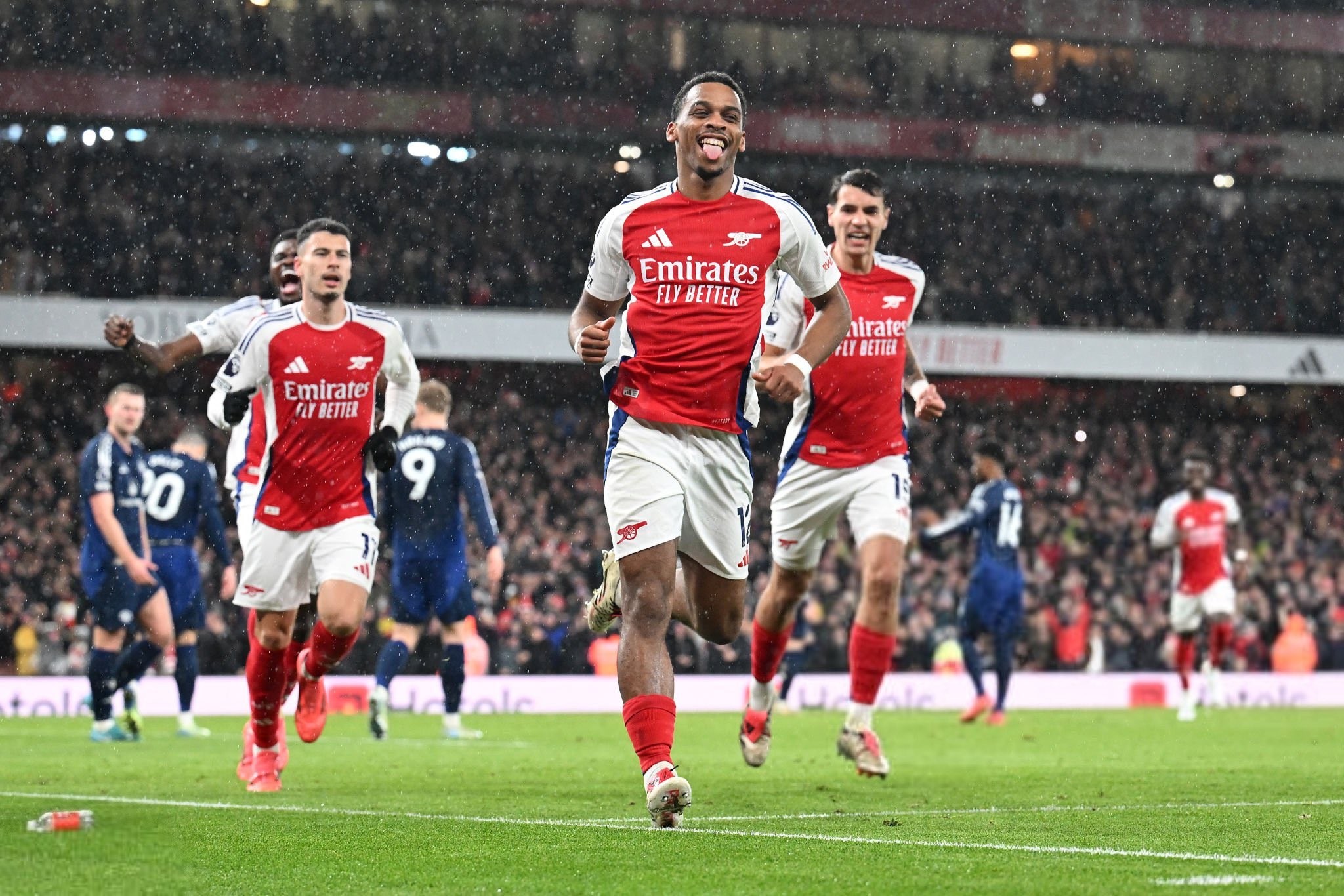 官方：卡塞米罗累计五张黄牌停赛，将错过下轮对阵维拉的比赛（官方：卡塞米罗累计五黄被禁赛，缺席下轮战维拉）