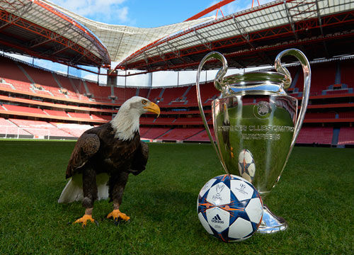 9场6球，身为中场的若昂-内维斯成为本赛季巴黎队内第一射手（中场若昂-内维斯9战6球，成巴黎本季队内头号射手）