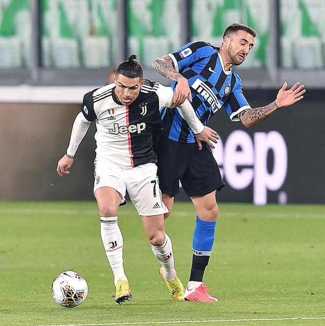 劳塔罗进球后比出A字，把进球献给受伤的前队友阿什拉夫（劳塔罗破门后摆出“A”手势，致敬受伤的昔日队友阿什拉夫）