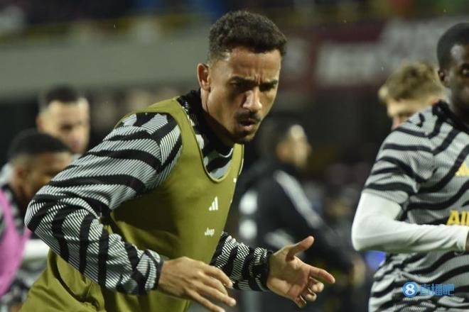 辽宁男篮王哲林末节关键表现（王哲林末节高光表现助力辽宁男篮）